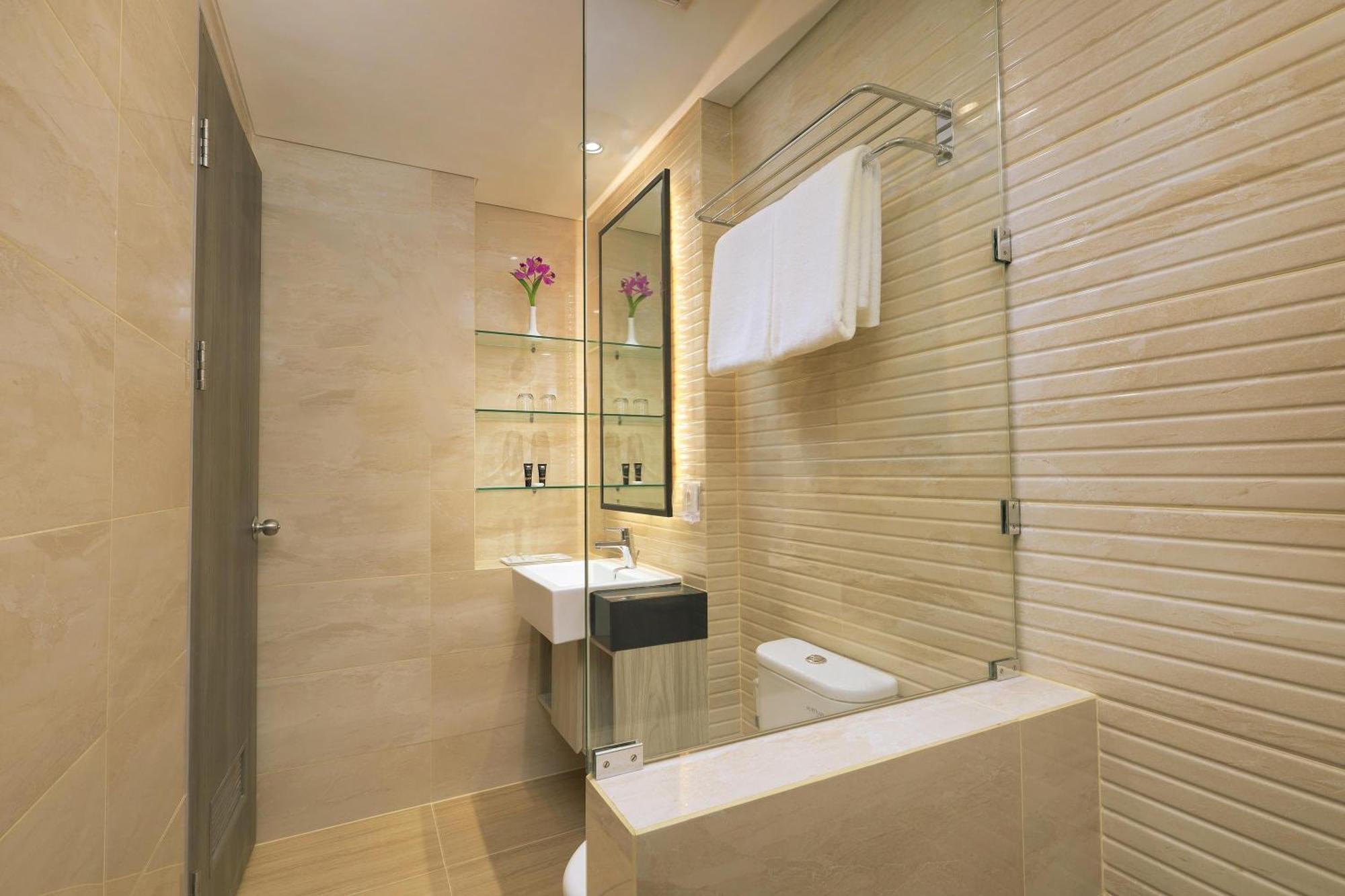 Royal Regantris Kuta Hotell Kuta Lombok Exteriör bild